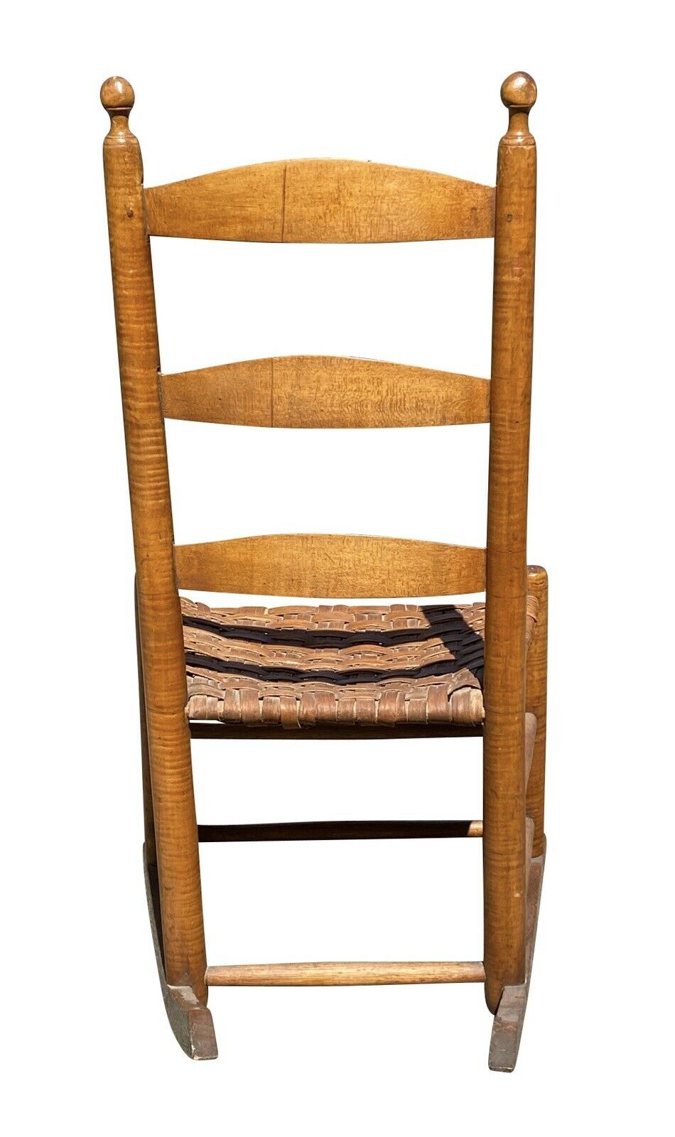 18TH C ANTIQUE QUEEN ANNE TIGER MAPLE LADDER BACK ROCKING CHAIR W SPLINT SEAT