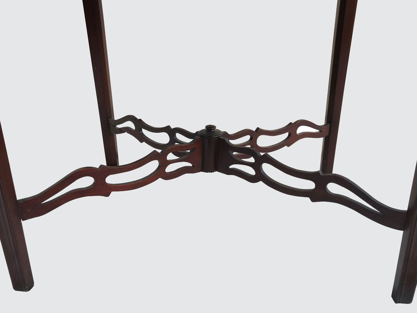 18TH CENTURY CHIPPENDALE CONNECTICUT SHAPED TOP PEMBROKE TABLE-CHAPIN SHOP