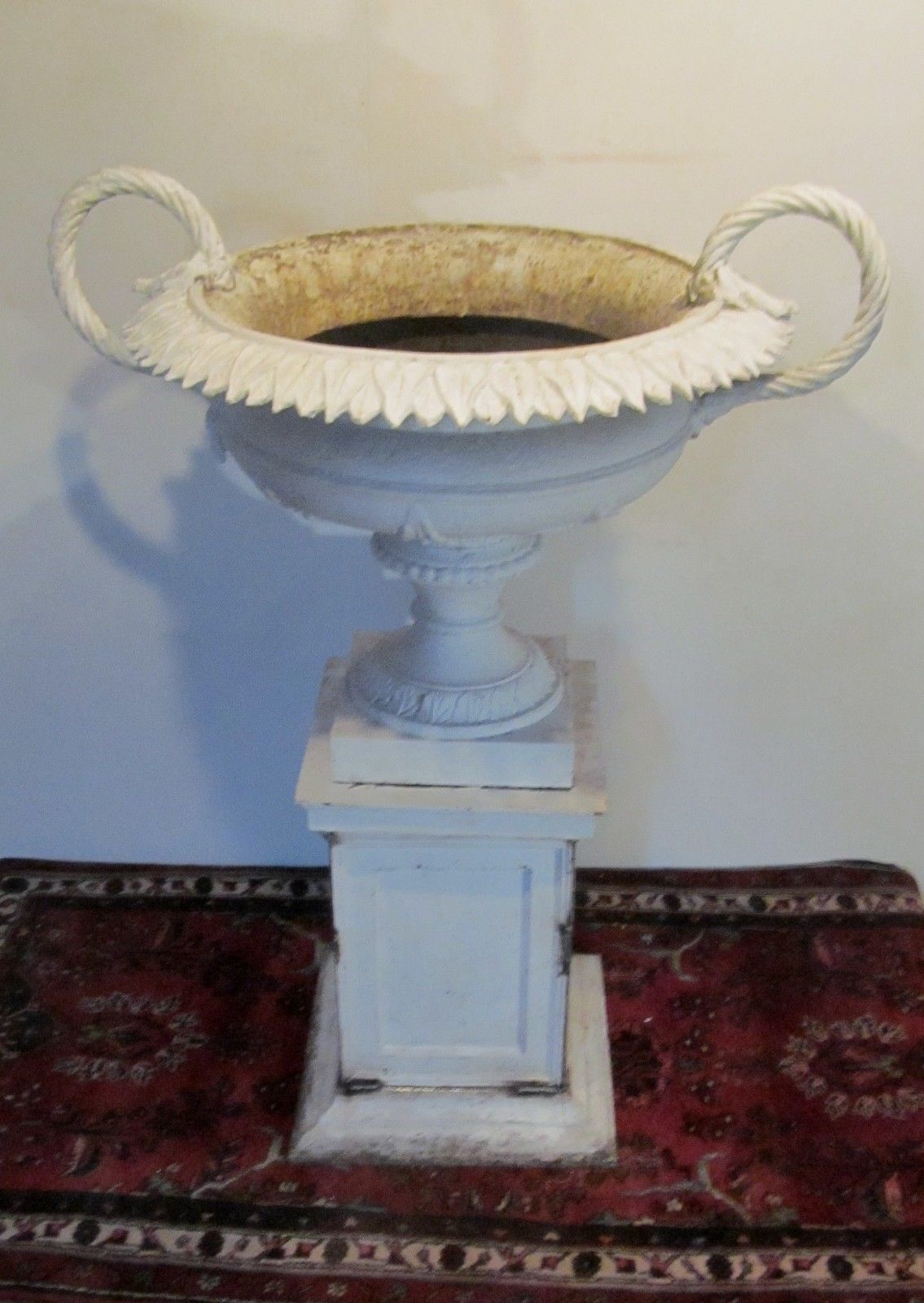 ANTIQUE 19TH CENT VICTORIAN MONUMENTAL CAST IRON URN W/ DECORATIVE MOUNTS