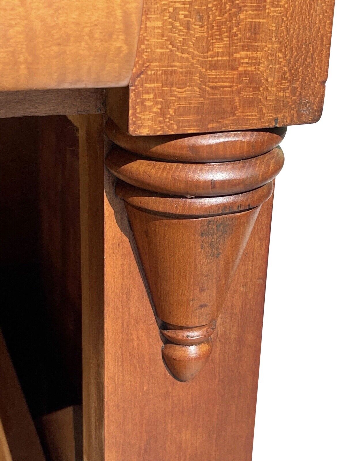 Federal Tiger Maple & Cherry Pennsylvania Bachelor's Chest of Drawers / Dresser