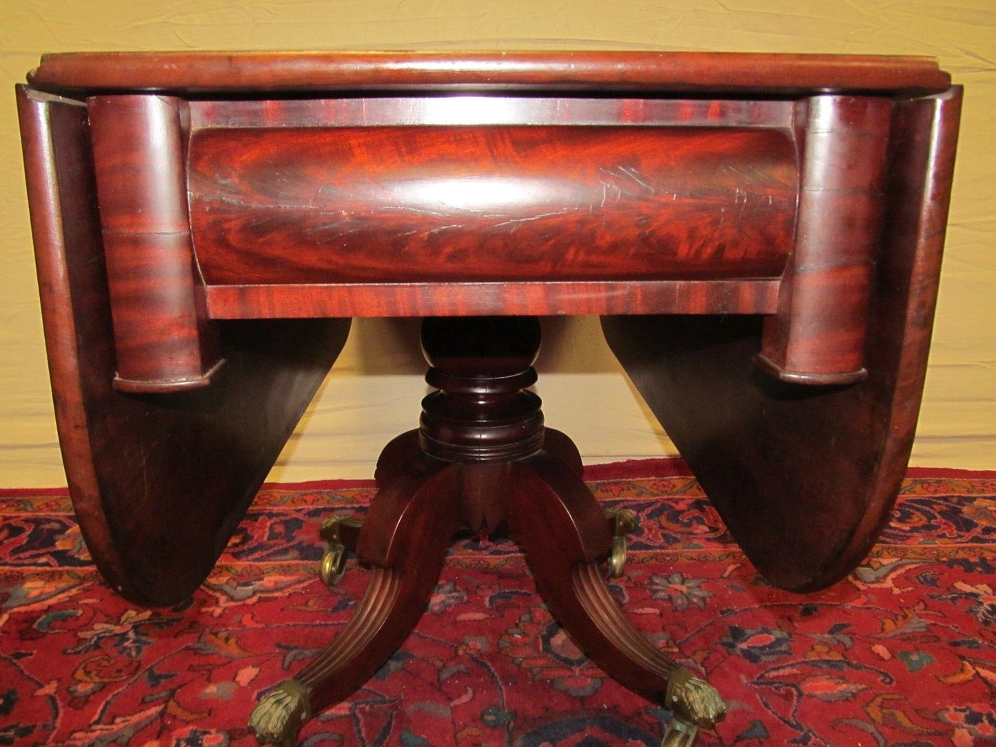 EARLY 19TH CENTURY LATE FEDERAL SOLID BOOKMATCHED MAHOGANY BREAKFAST TABLE