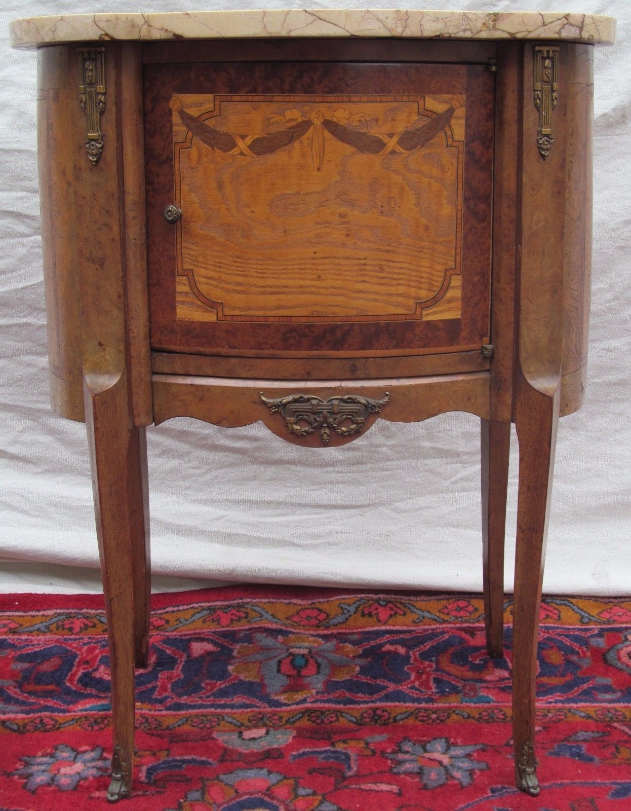 FRENCH LOUIS XV STYLE KIDNEY SHAPED MARBLE TOP NIGHTSTAND WITH DRAPERY INLAY