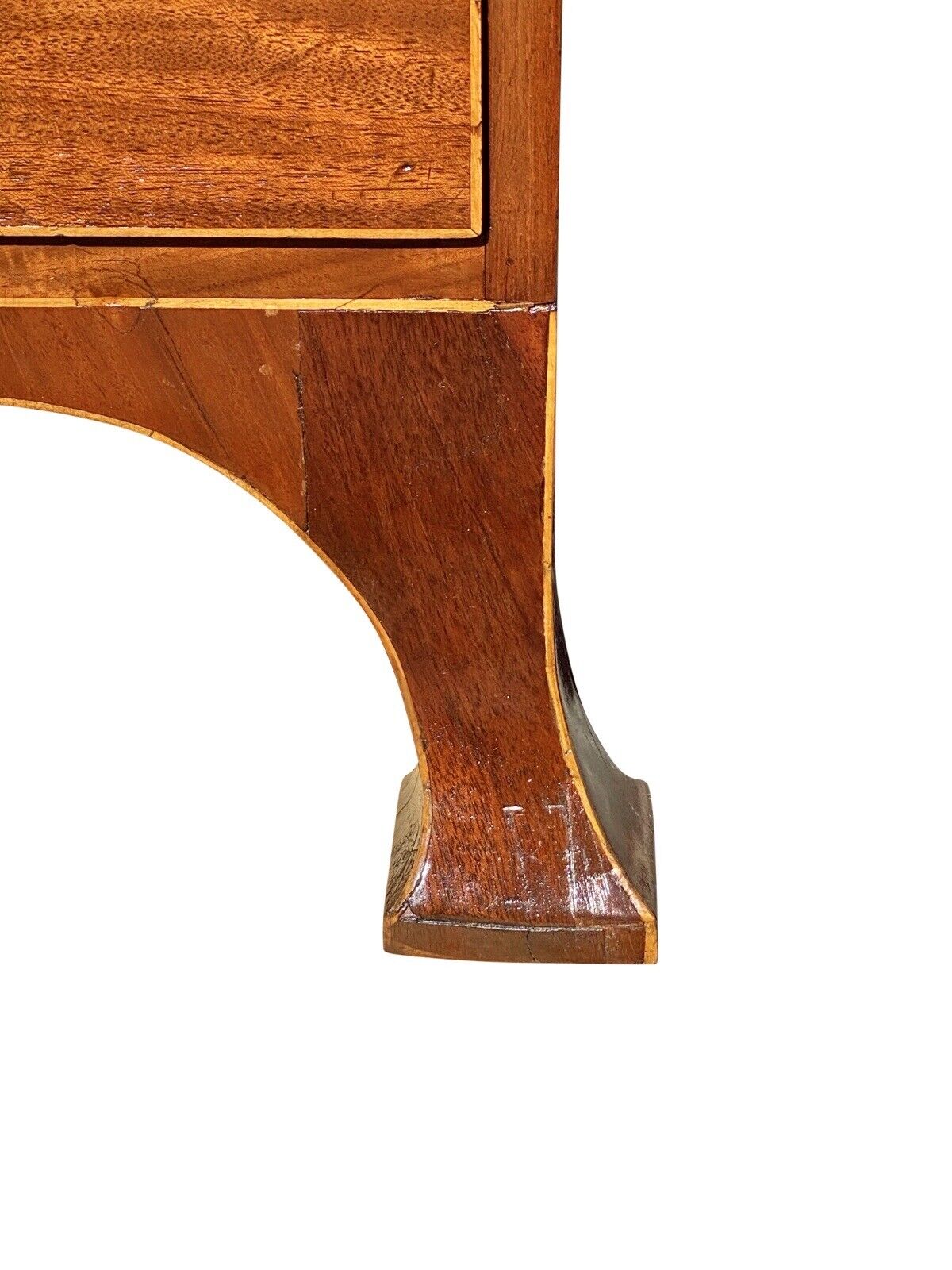 Early 19th Century Antique Federal Period Mahogany Chest of Drawers / Dresser