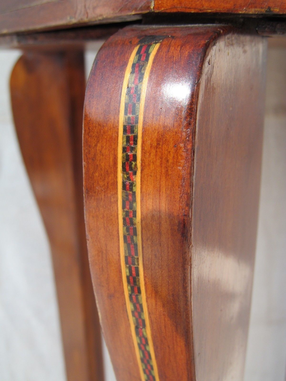 EXCEPTIONAL ANTIQUE FOLK ART INLAID SMOKING STAND WITH MATCHED INLAID HUMIDOR