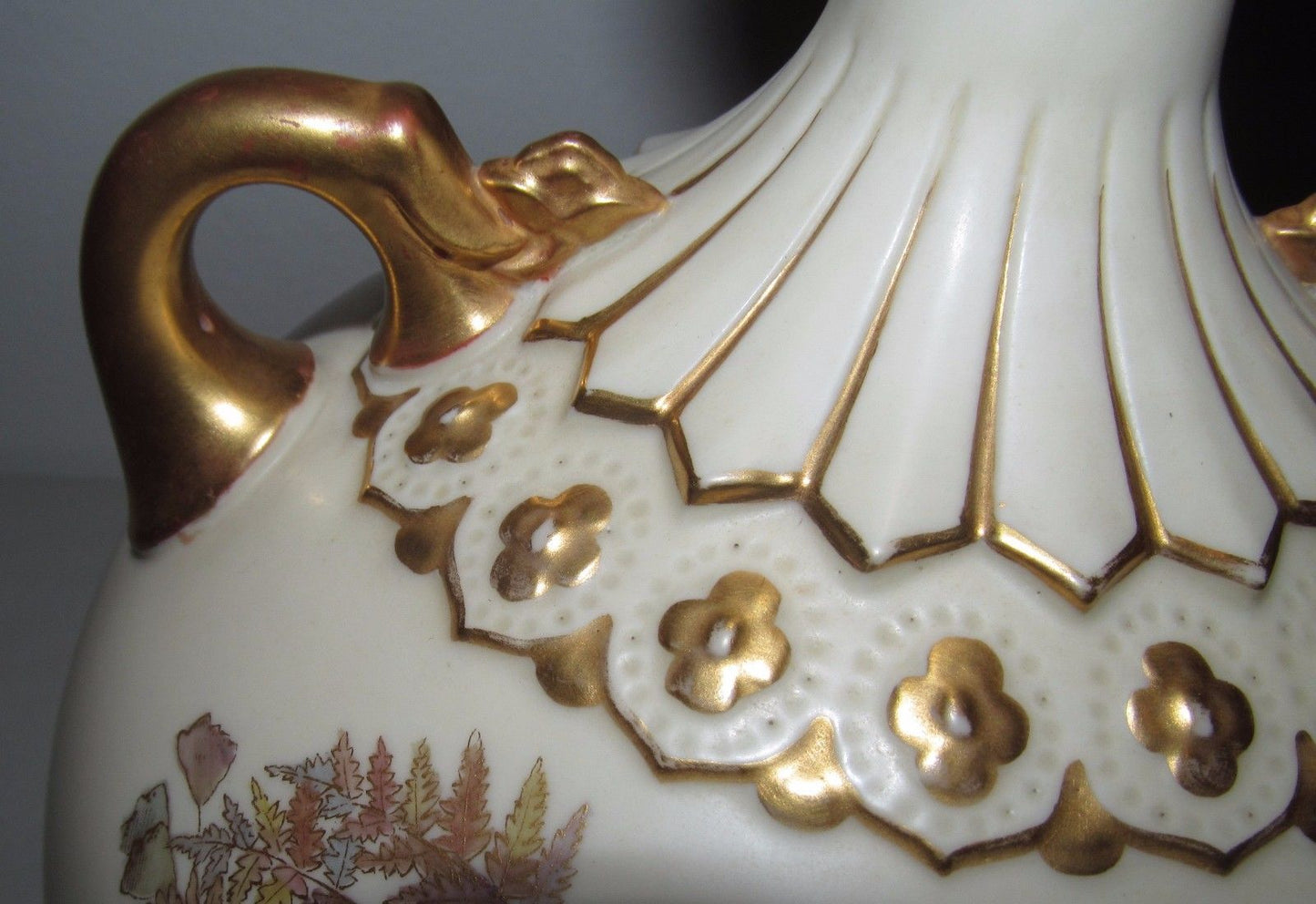 ROYAL WORCESTER DOUBLE HANDLED EWER FORMED VASE