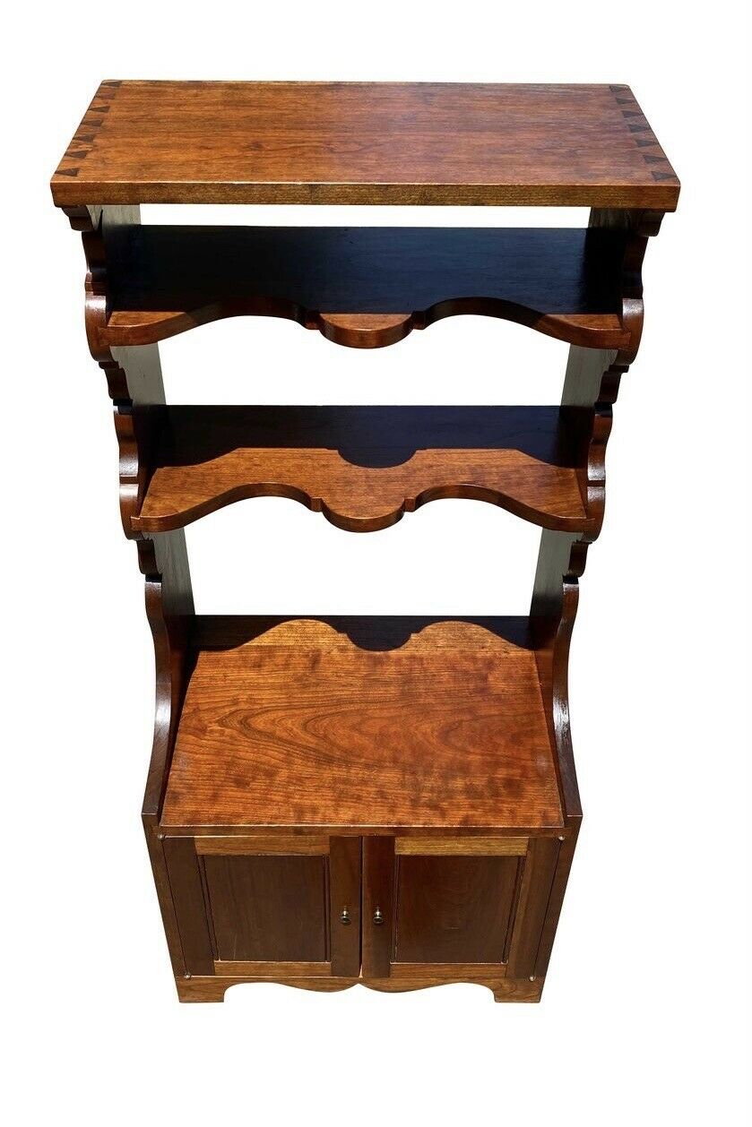 20TH C QUEEN ANNE ANTIQUE STYLE CHERRY CABINET / CUPBOARD
