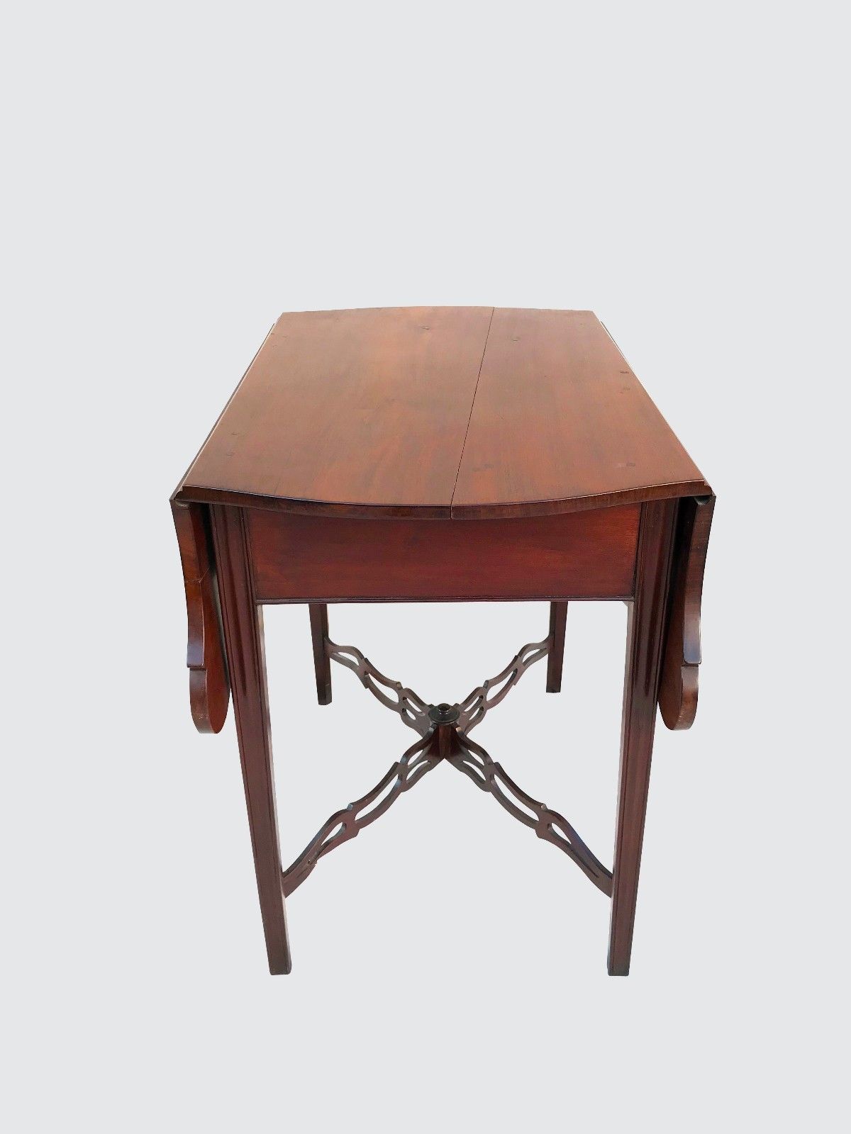 18TH CENTURY CHIPPENDALE CONNECTICUT SHAPED TOP PEMBROKE TABLE-CHAPIN SHOP