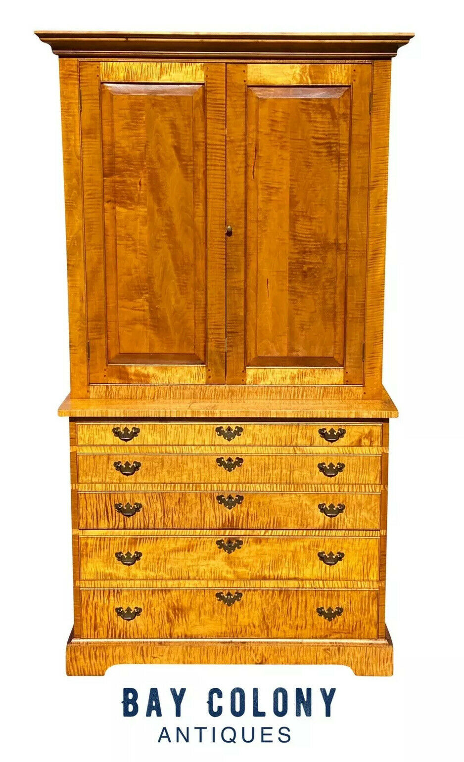 20TH C CHIPPENDALE ANTIQUE STYLE TIGER MAPLE 6 DRAWER TV CABINET / LINEN PRESS