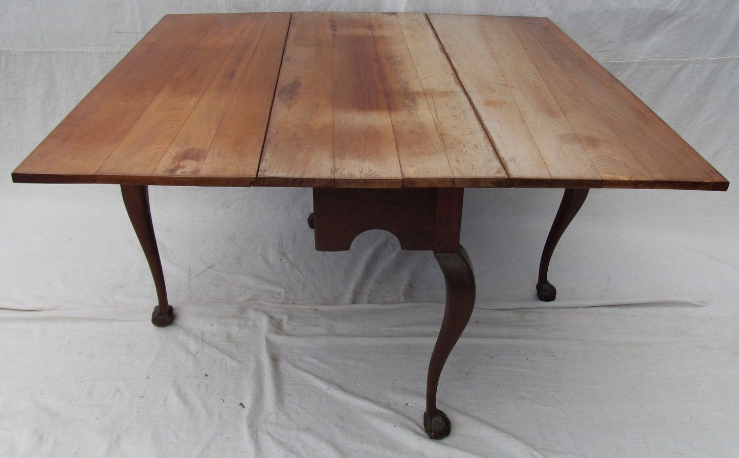 IMPORTANT TOWNSEND GODDARD WALNUT BALL & CLAW DINING TABLE NEWPORT RI ca. 1760
