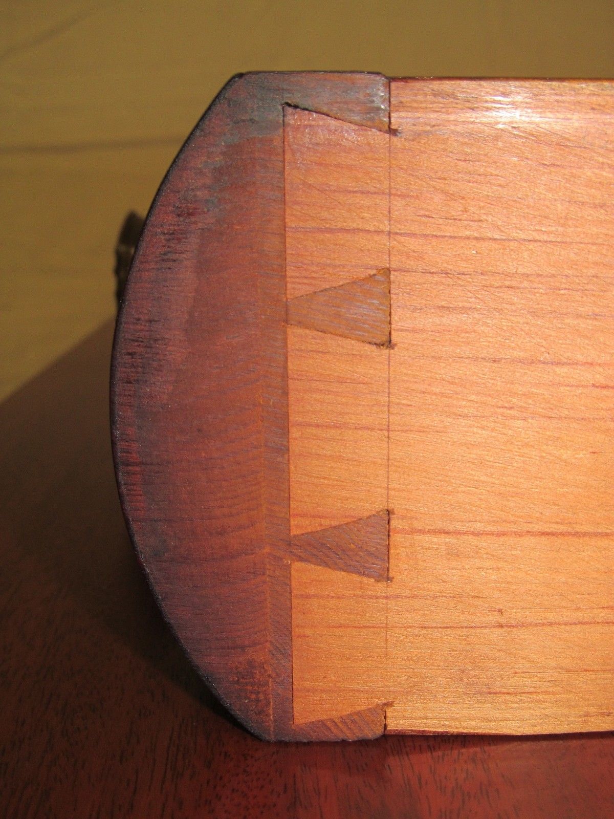 EARLY 19TH CENTURY LATE FEDERAL SOLID BOOKMATCHED MAHOGANY BREAKFAST TABLE