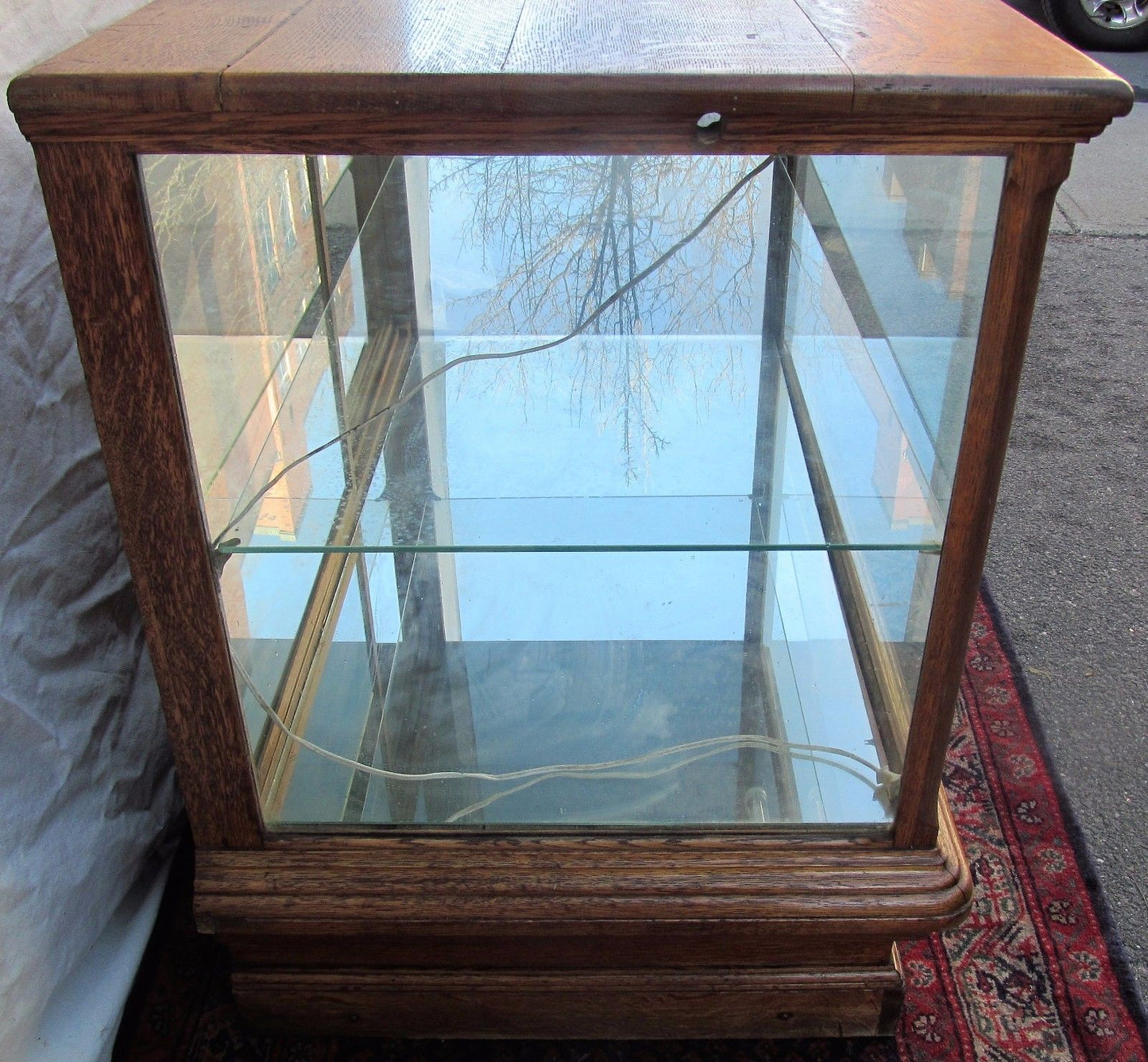 LARGE VICTORIAN QUARTERSAWN OAK DISPLAY CASE