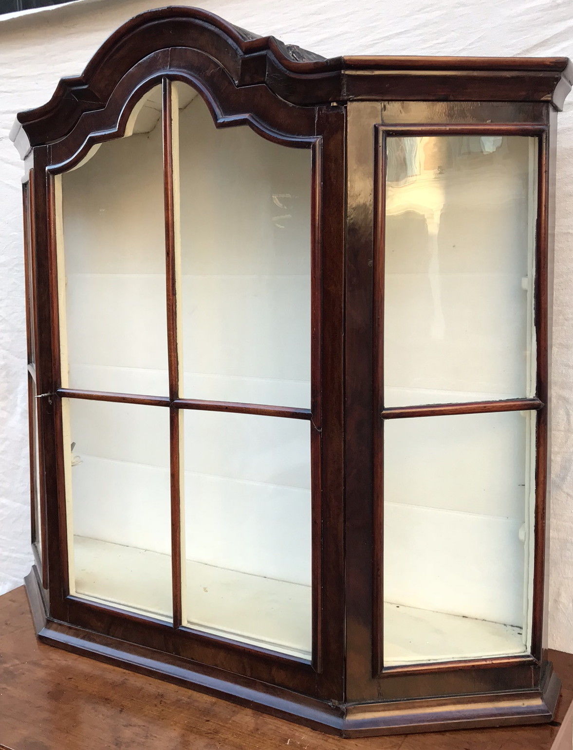 18TH CENTURY WILLIAM & MARY PERIOD WALL CABINET VITRINE W/TOMBSTONE BONNET