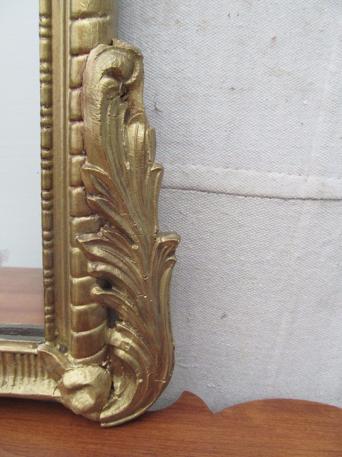 EARLY 19TH CENTURY SHERATON GILDED PRINCE OF WHALES MIRROR