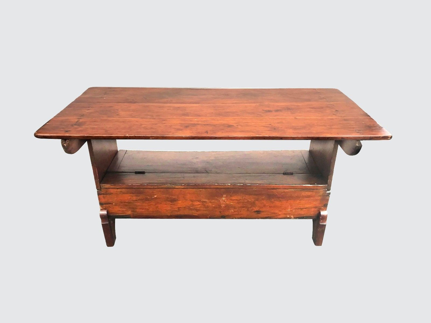 EARLY 19TH CENTURY NEW ENGLAND PRIMITIVE PUMPKIN PINE HUTCH TABLE WITH SEAT BOX