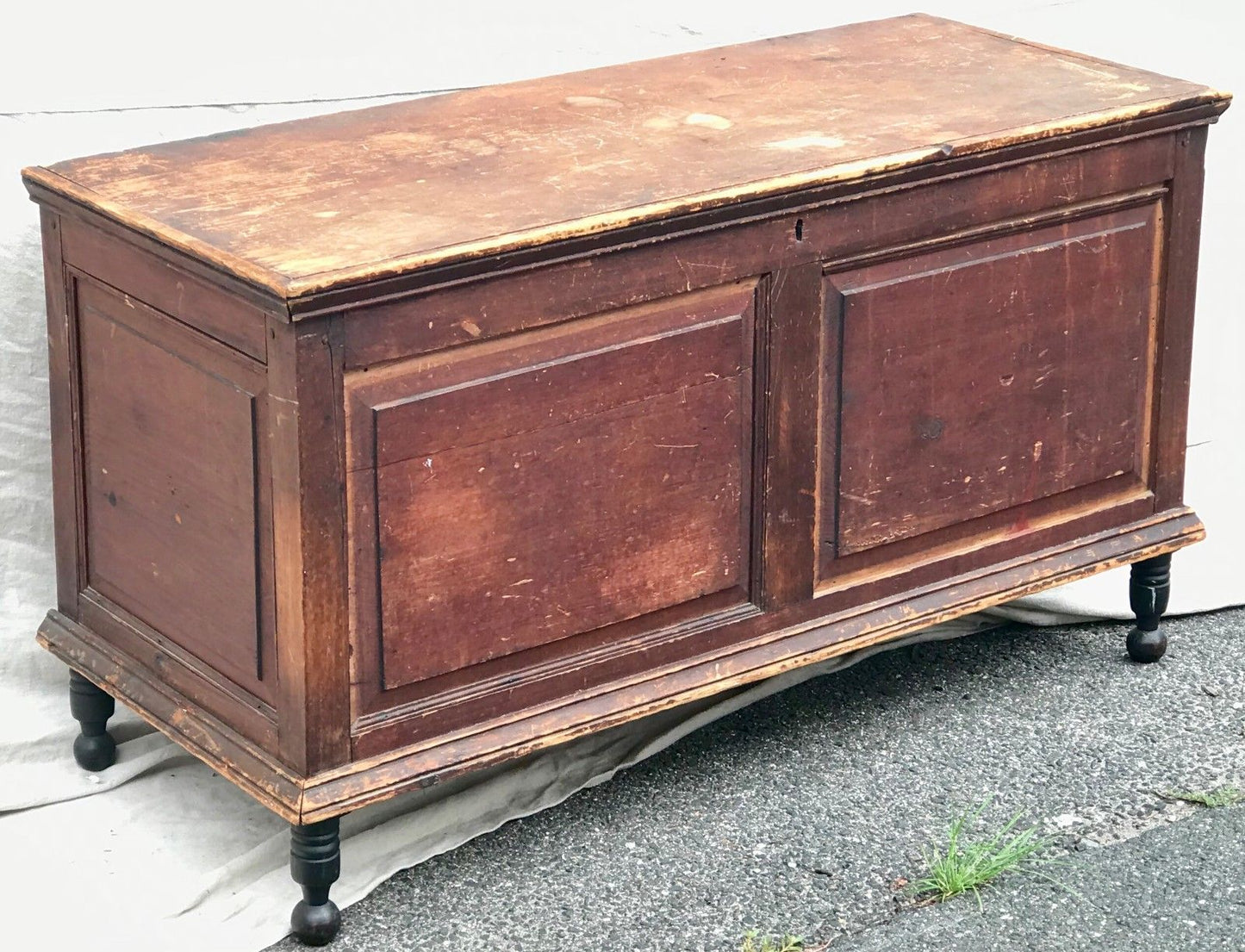 EARLY 19TH C. FEDERAL PERIOD PINE BLANKET BOX W/ DOUBLE PANELED FRONT & TILL