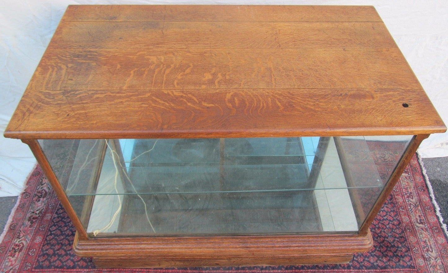 LARGE VICTORIAN QUARTERSAWN OAK DISPLAY CASE