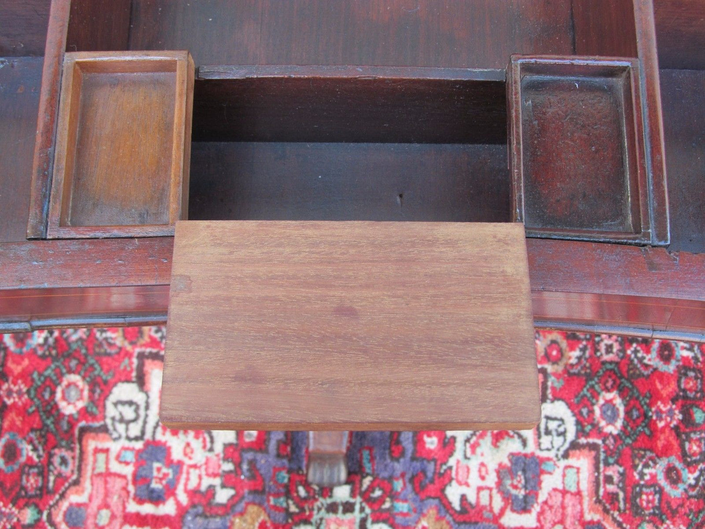 EARLY 19TH CENTURY REGENCY CONCH SHELL INLAID MAHOGANY SEWING TABLE