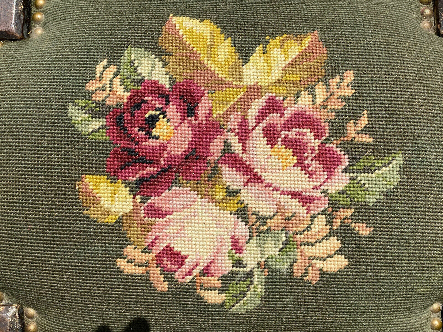 20TH C ANTIQUE ARTS & CRAFTS / MISSION OAK NEEDLEPOINT SEAT FOOTSTOOL ~ STICKLEY