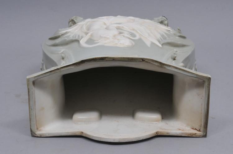 19TH CENTURY FRENCH SLIP DECORATED CELEDON GREEN LAVABO TANK WITH COVER