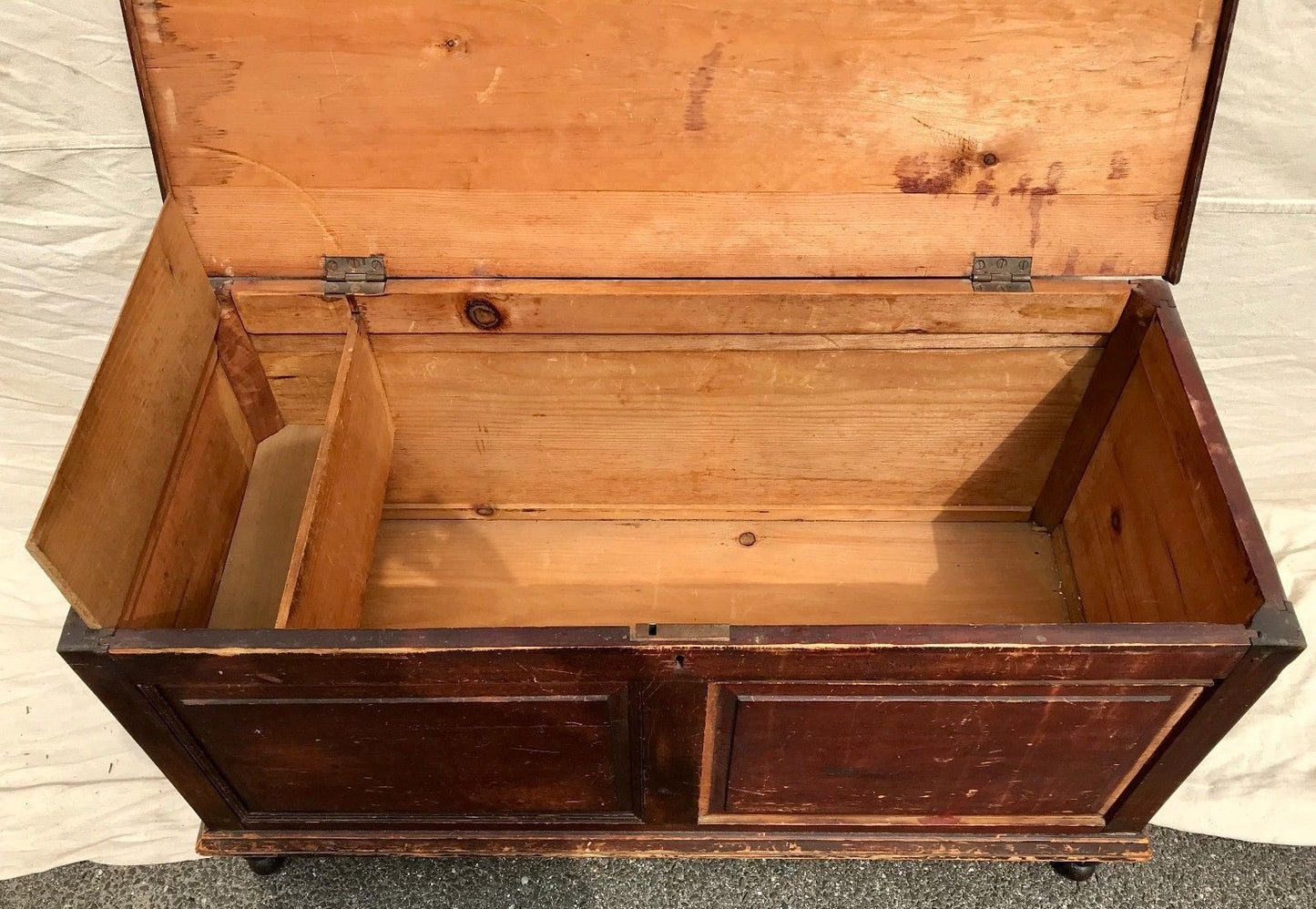 EARLY 19TH C. FEDERAL PERIOD PINE BLANKET BOX W/ DOUBLE PANELED FRONT & TILL