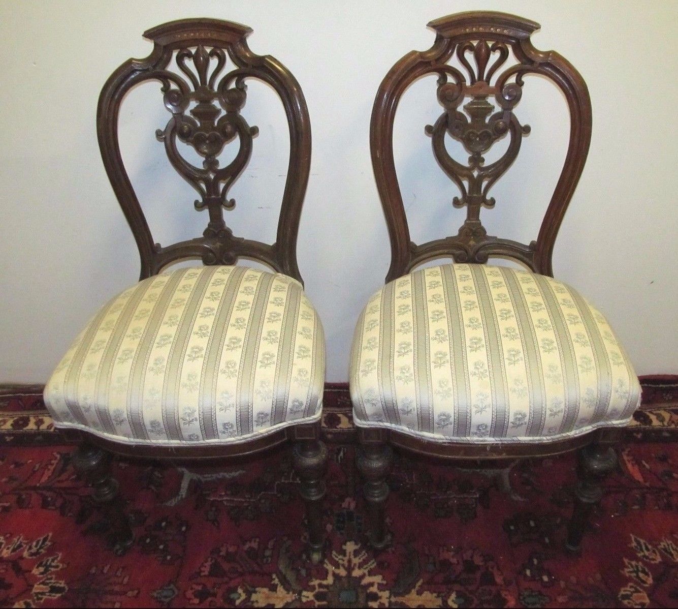 PAIR OF VICTORIAN WALNUT PARLOR CHAIRS WITH FINELY CARVED BACK SPLATS