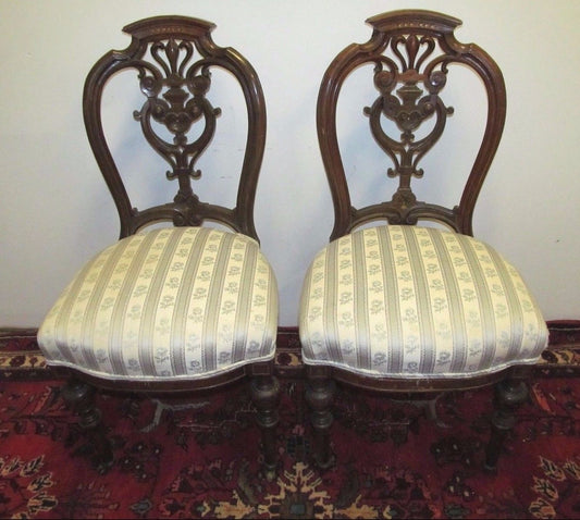 PAIR OF VICTORIAN WALNUT PARLOR CHAIRS WITH FINELY CARVED BACK SPLATS