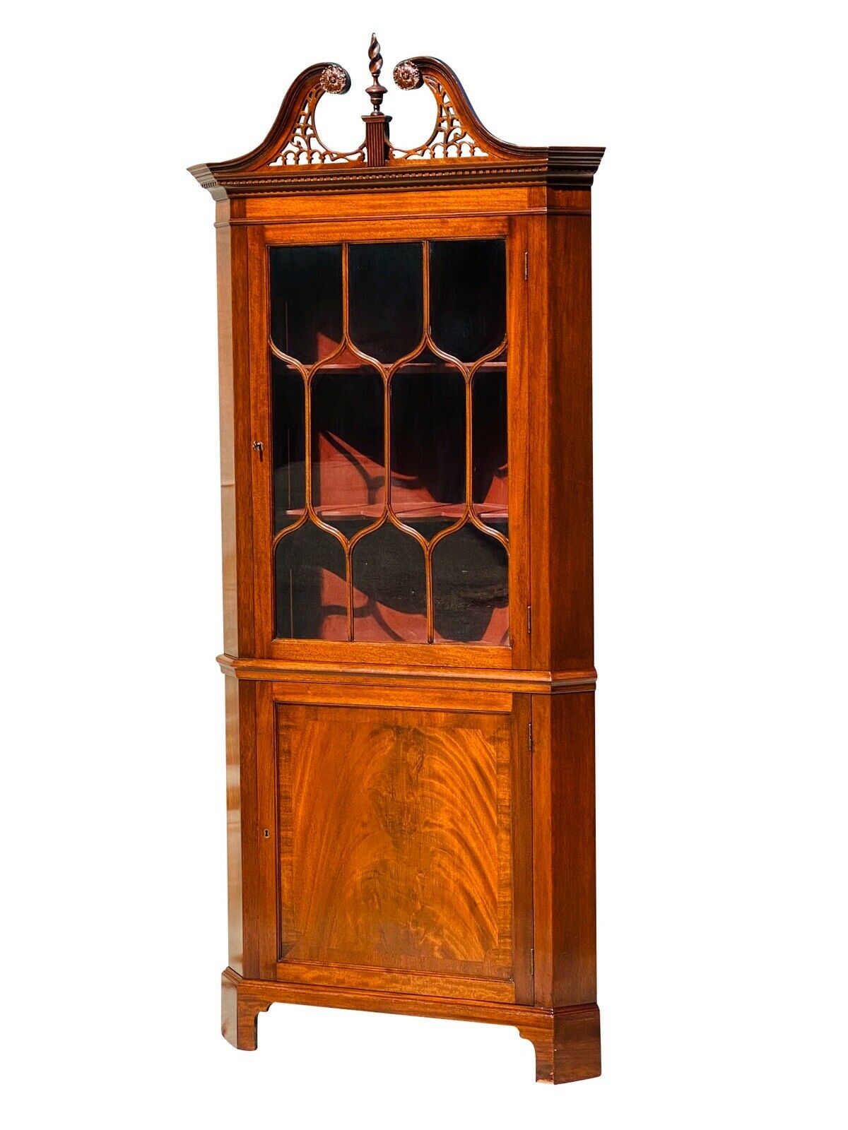 20TH C FEDERAL ANTIQUE STYLE MAHOGANY CORNER CABINET / CUPBOARD