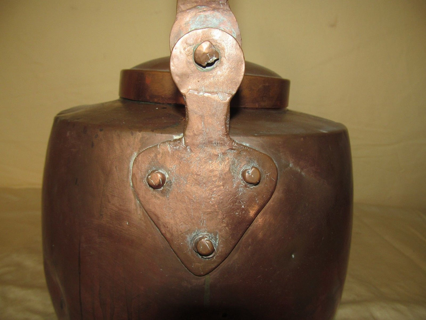 EXCELLENT 1800 LARGE COPPER TEA POT WITH COVERED SPOT
