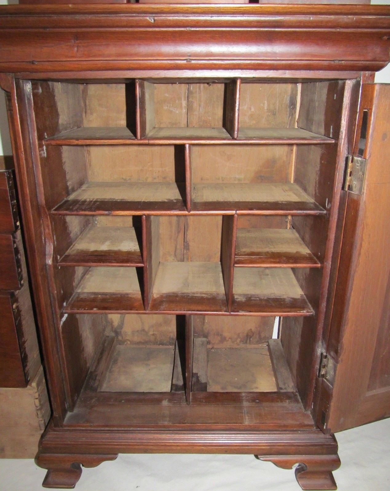 IMPORTANT 18TH CENTURY QUEEN ANNE PERIOD WALNUT SPICE CHEST WITH TOMBSTONE DOOR
