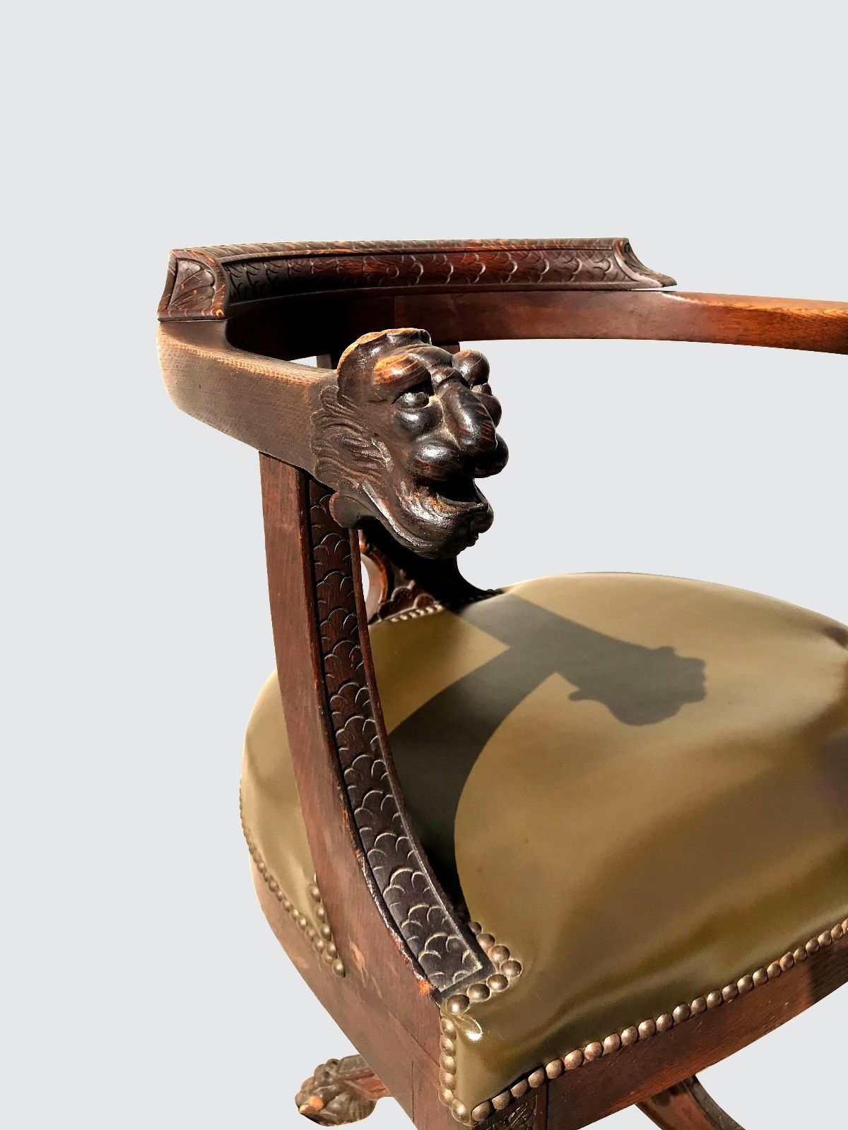 HONER CARVED OAK LEATHER SWIVEL EXECUTIVE DESK CHAIR WITH LION CARVED HEADS