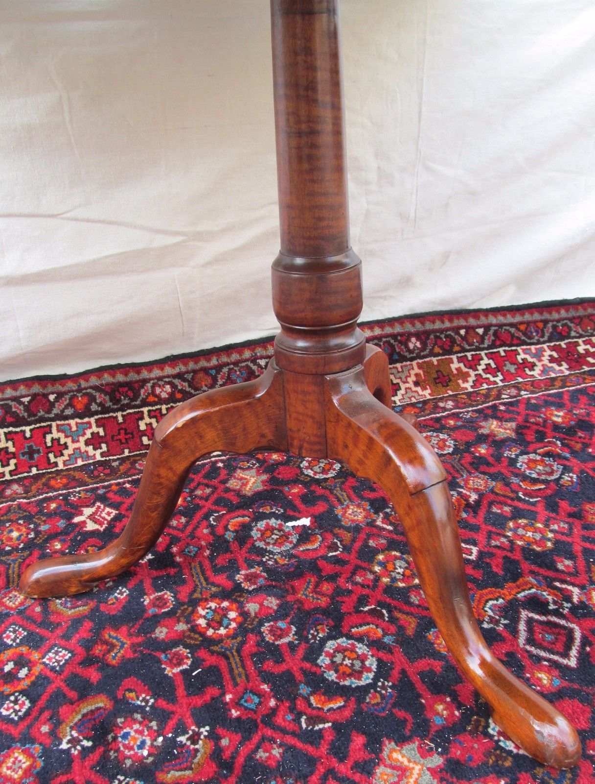 FINE 18TH CENTURY RARE FEDERAL PERIOD CLOVER SHAPED TIGER MAPLE TIP TOP TABLE