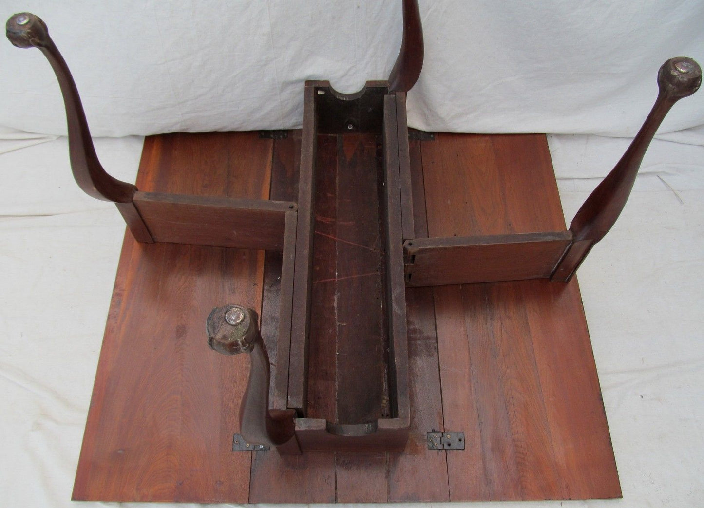 IMPORTANT TOWNSEND GODDARD WALNUT BALL & CLAW DINING TABLE NEWPORT RI ca. 1760