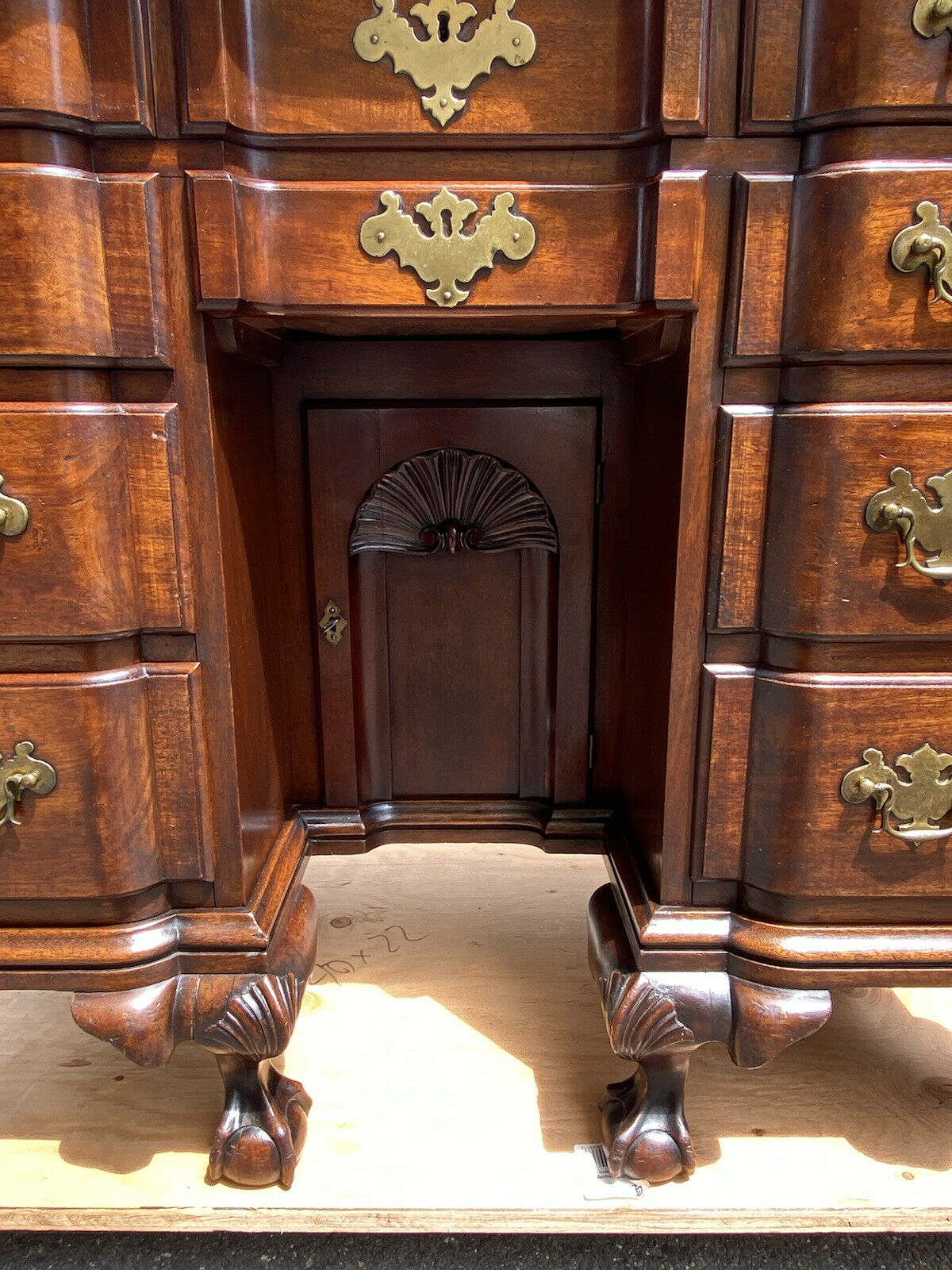 18th C Antique Chippendale Mahogany Shell Carved Knee Hole Desk / Dressing Table