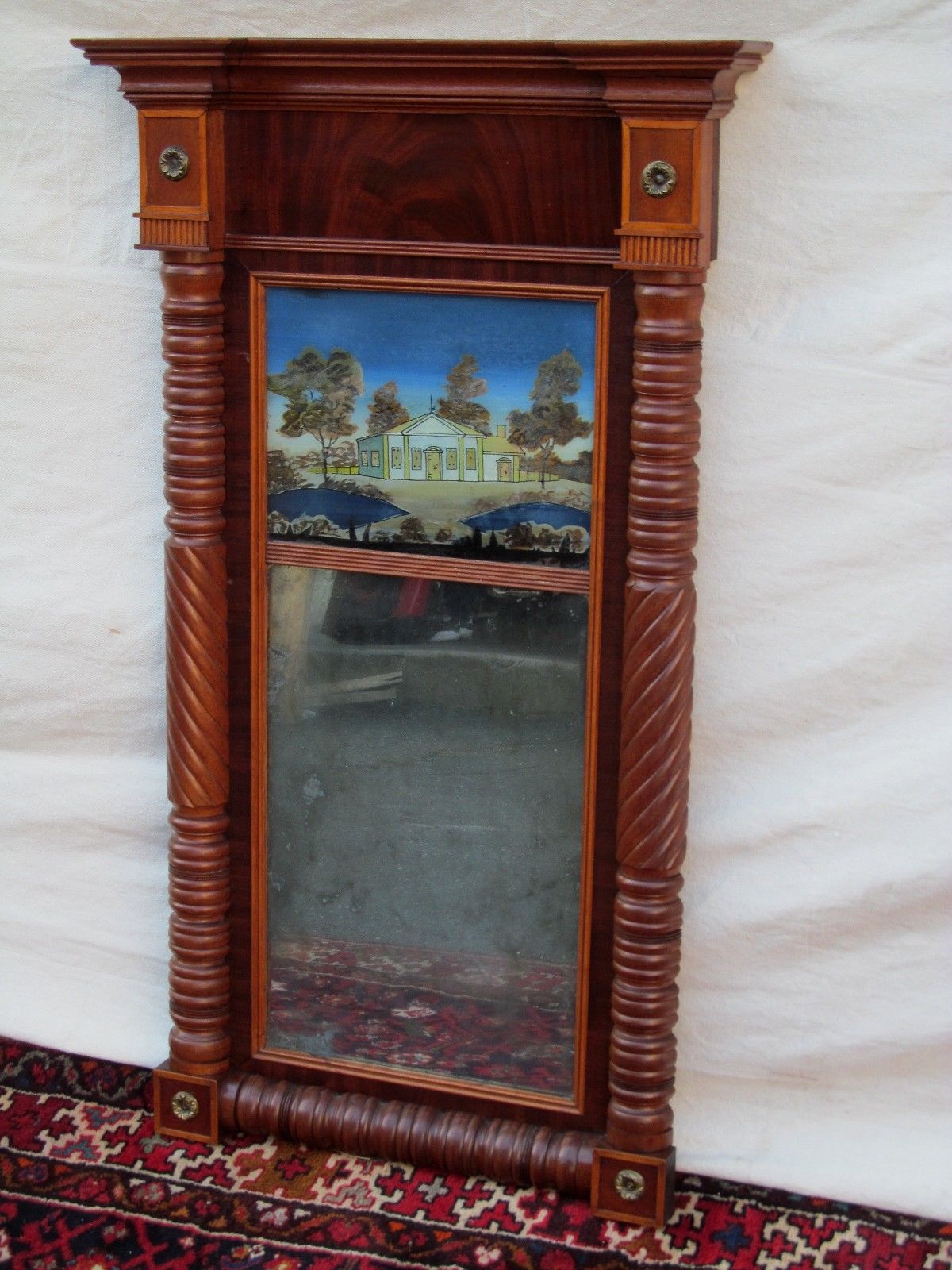 FEDERAL PERIOD REVERSE PAINTED DECORATIVE MIRROR IN CARVED MAHOGANY FRAME