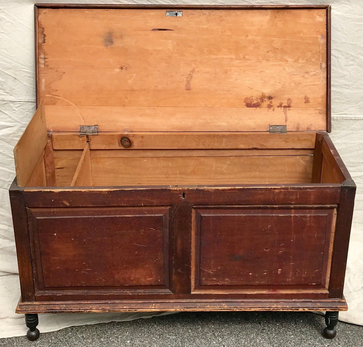 EARLY 19TH C. FEDERAL PERIOD PINE BLANKET BOX W/ DOUBLE PANELED FRONT & TILL
