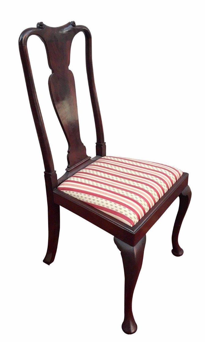 PAIR OF QUEEN ANNE STYLE MAHOGANY SIDE CHAIRS WITH GRACEFUL PAD FEET