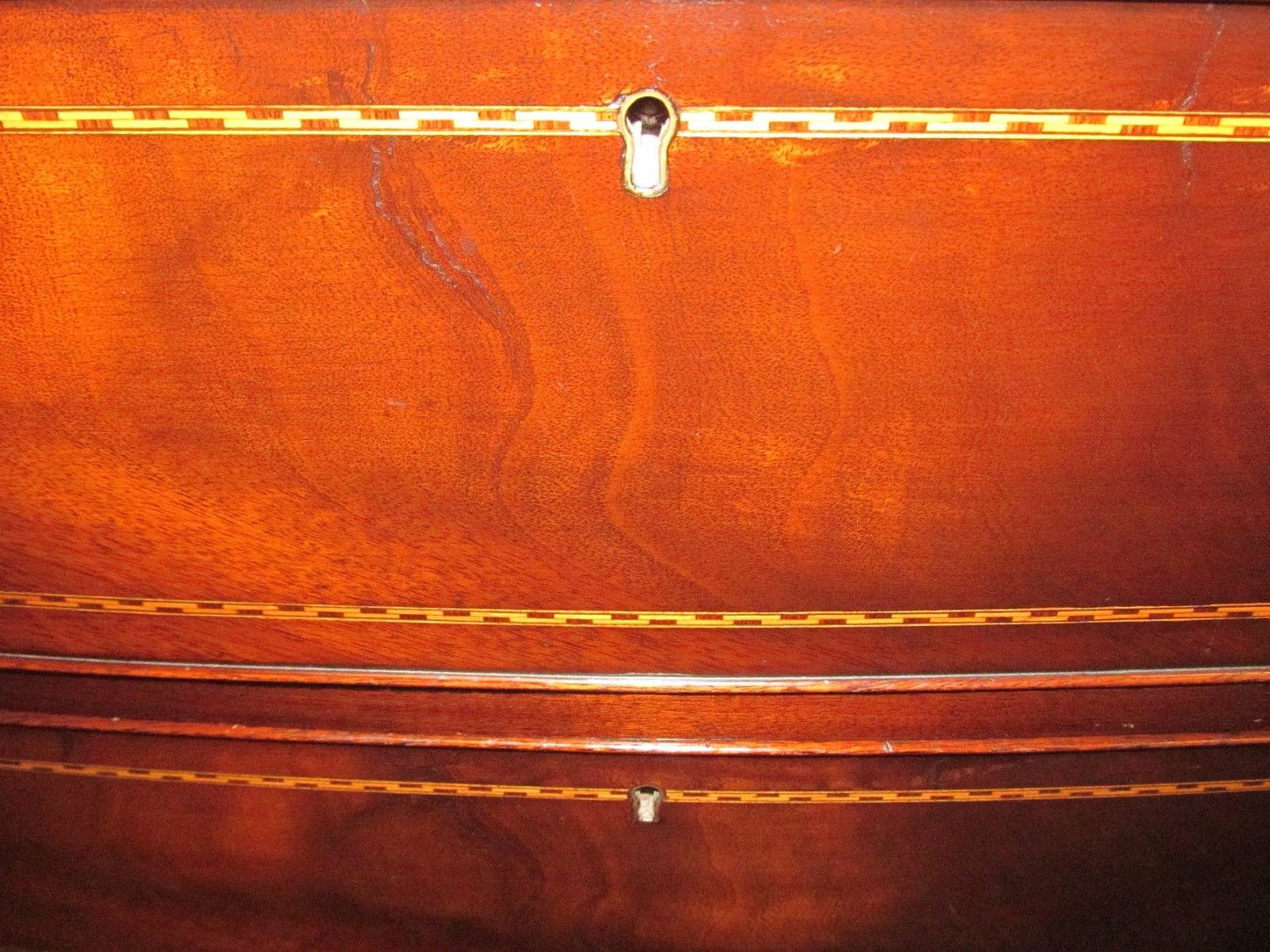 FEDERAL STYLE INLAID MAHOGANY BOW FRONT DRESSER WITH COOKIE CORNERED TOP