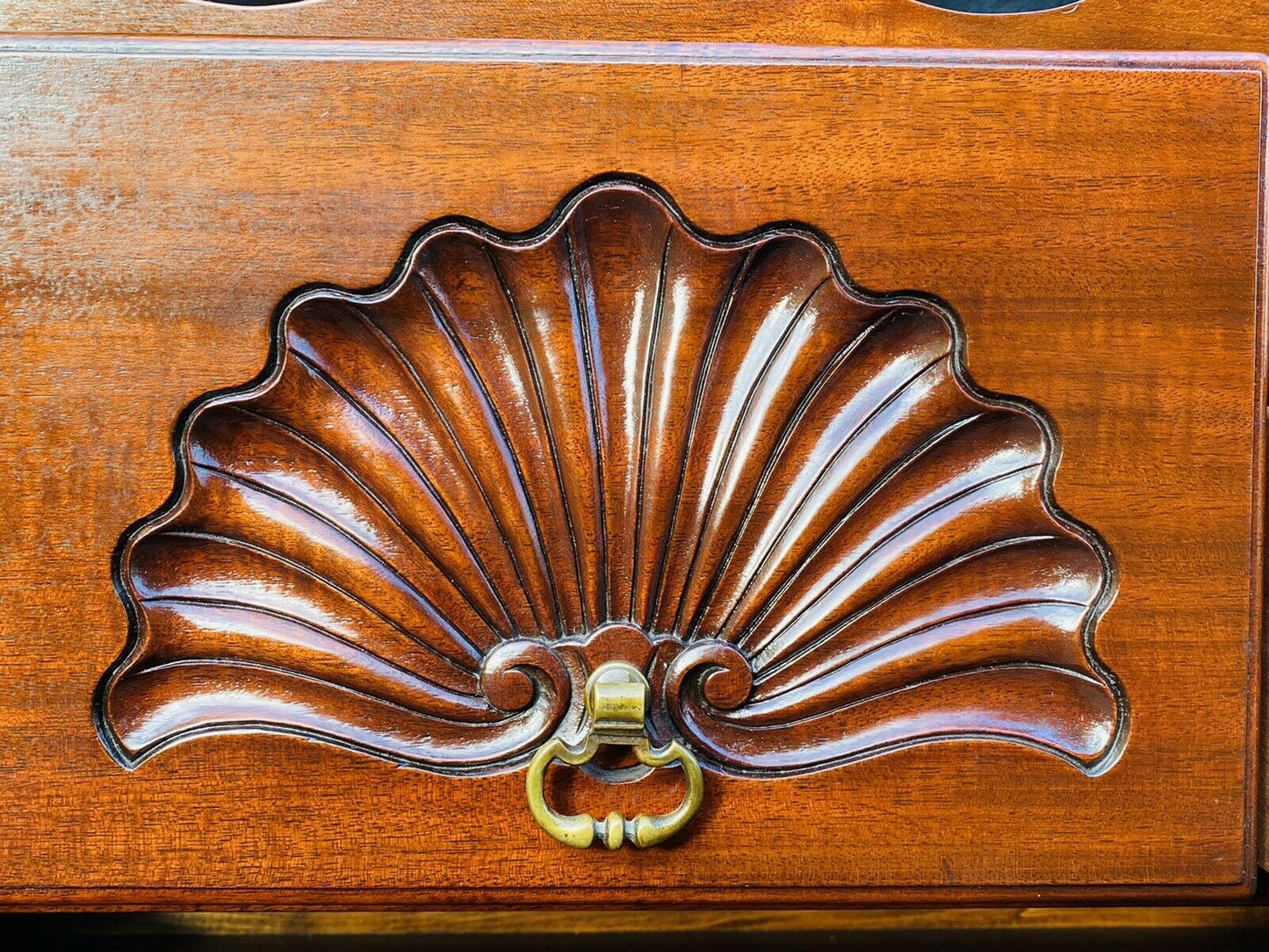 20TH C CHIPPENDALE ANTIQUE STYLE MAHOGANY BONNET TOP HIGHBOY DRESSER / CHEST