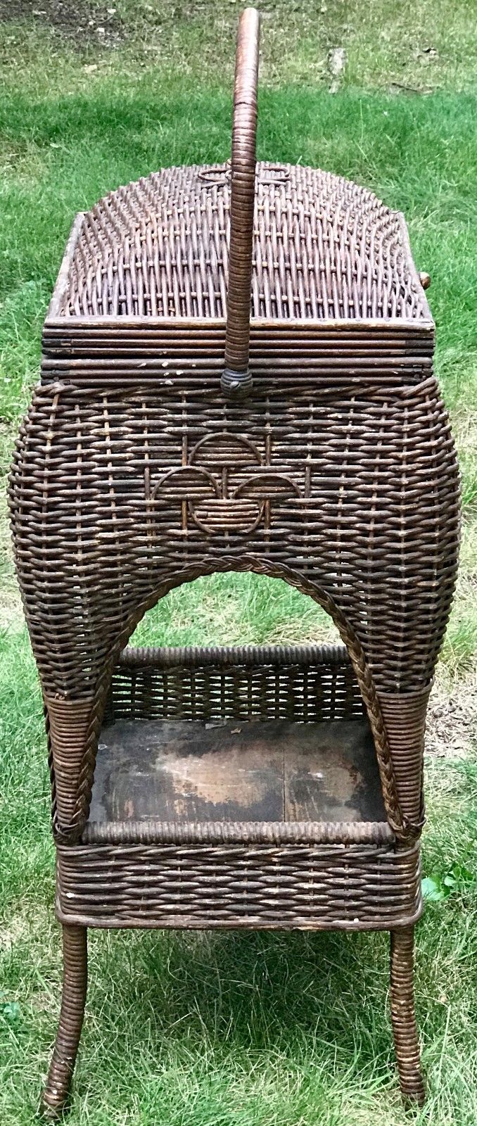 ANTIQUE EARLY 20TH C ARTS & CRAFTS HEYWOOD WAKEFIELD WICKER SEWING STAND