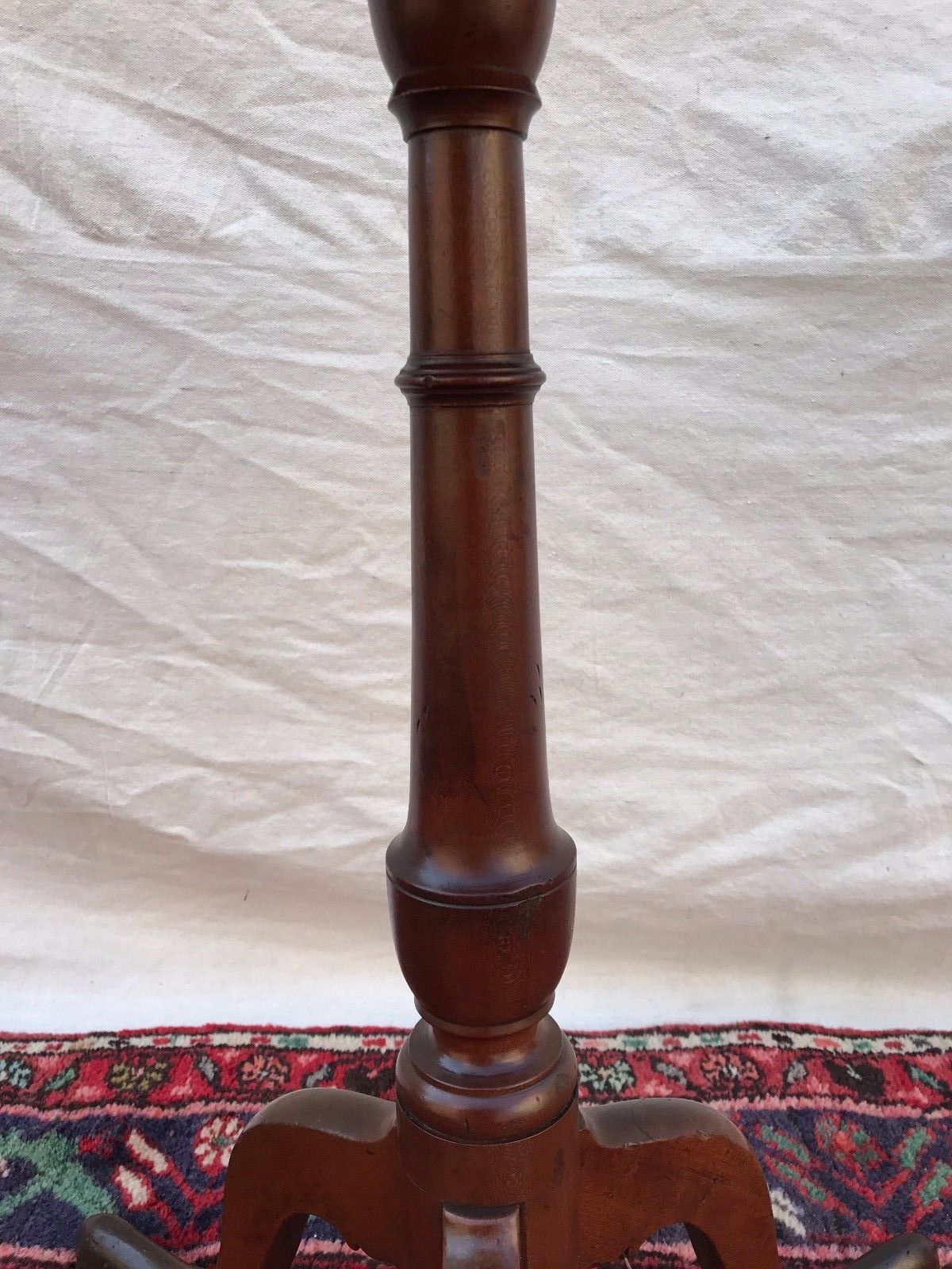 18TH CENTURY QUEEN ANNE PERIOD SPIDER LEG PORRINGER TOP CANDLESTAND