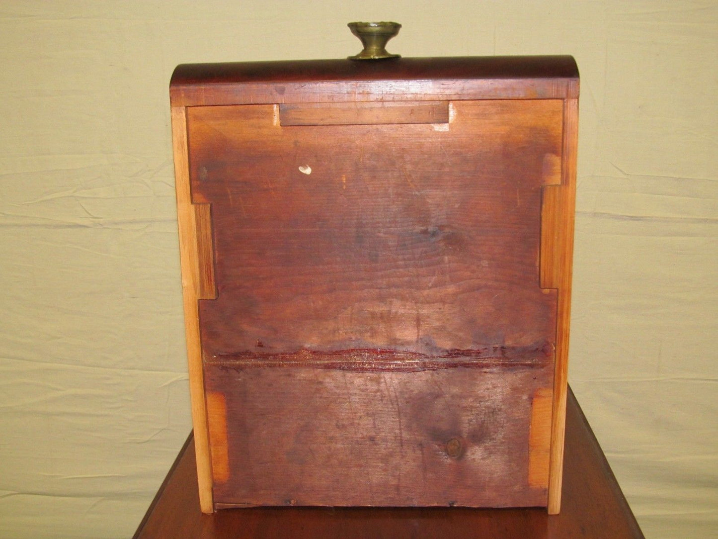 EARLY 19TH CENTURY LATE FEDERAL SOLID BOOKMATCHED MAHOGANY BREAKFAST TABLE