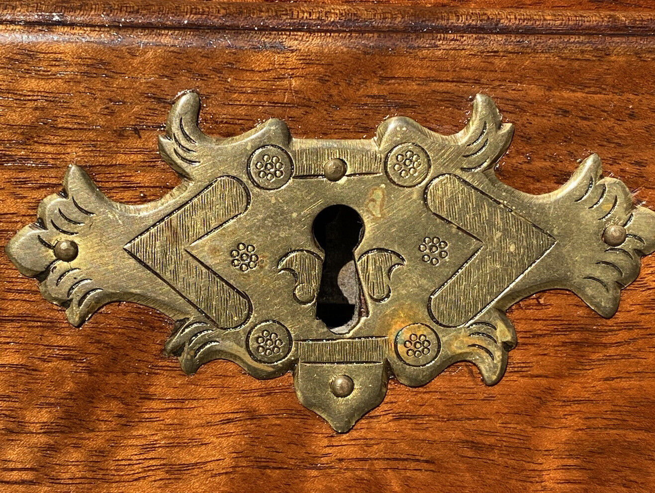 18th C Antique Chippendale Pennsylvania Cherry Bachelor Chest W/ Carved Columns