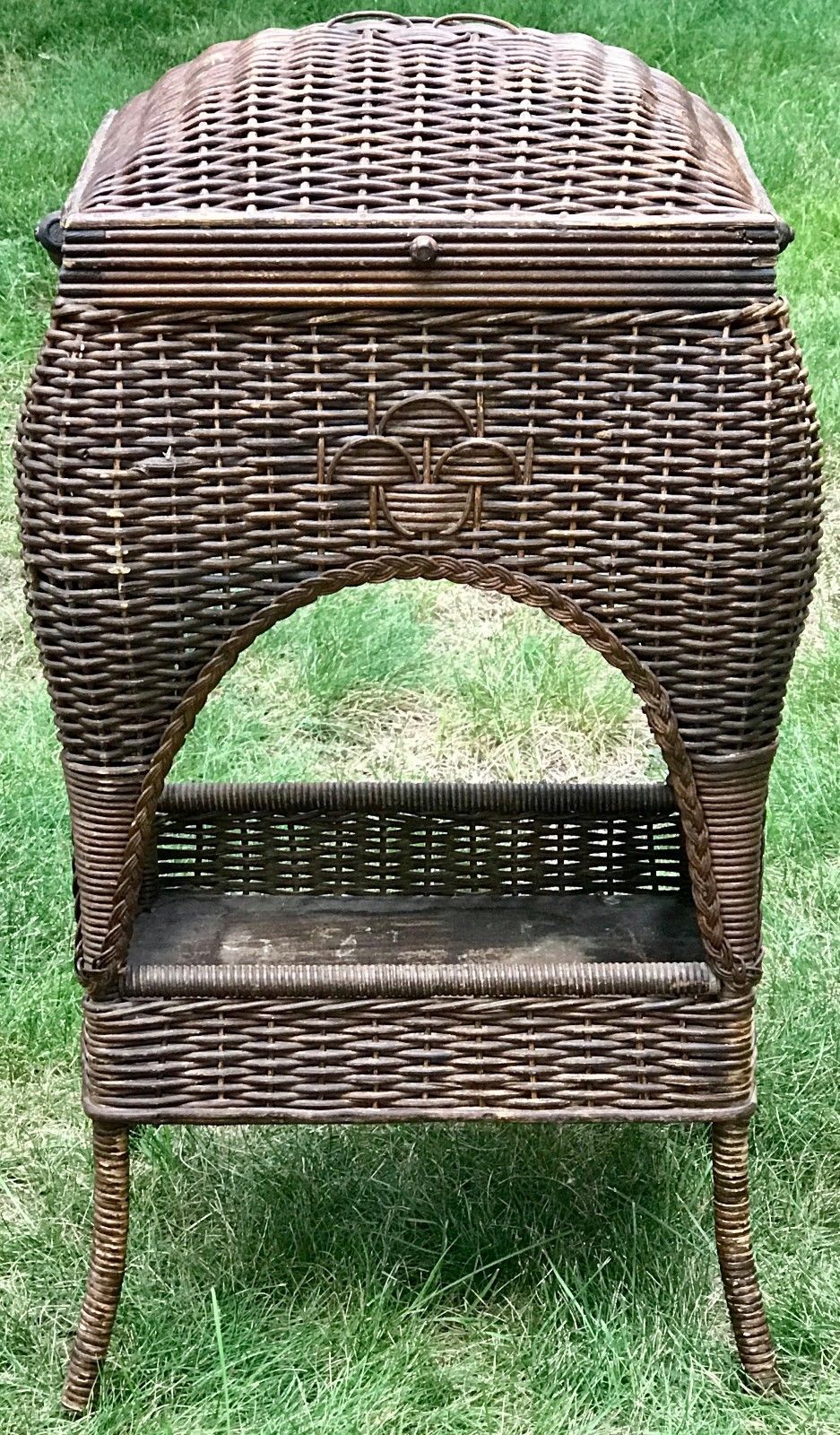 ANTIQUE EARLY 20TH C ARTS & CRAFTS HEYWOOD WAKEFIELD WICKER SEWING STAND