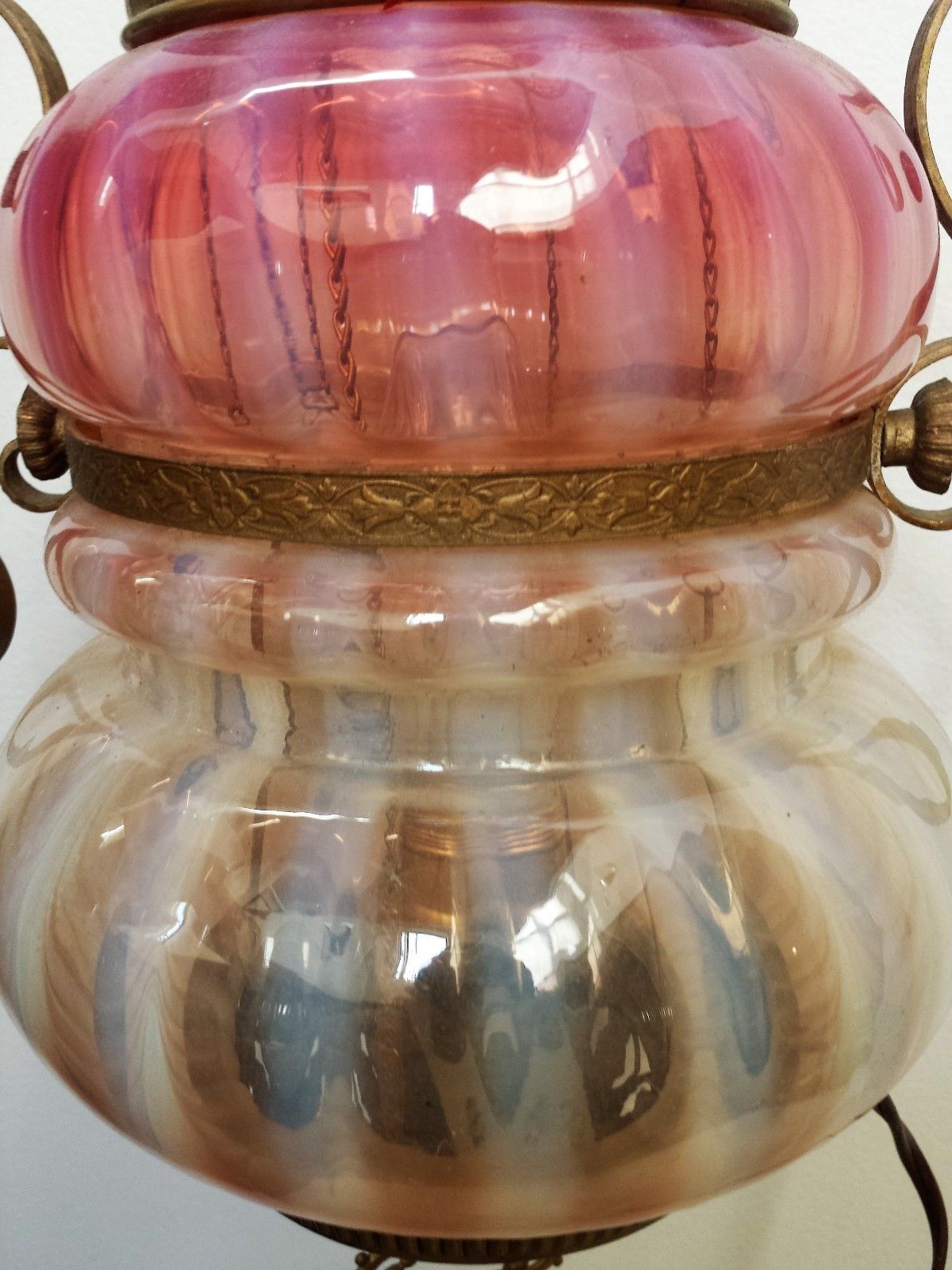 VICTORIAN OPALESCENT GLASS HANGING LANTERN LAMP ON TROLLEY CHAIN