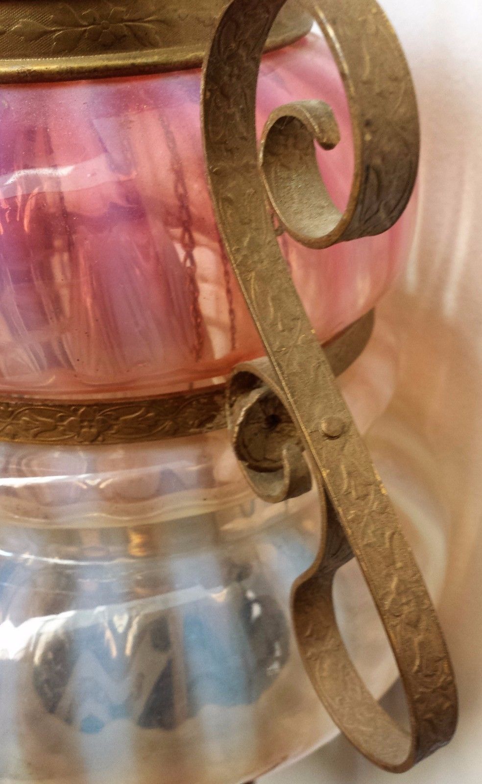 VICTORIAN OPALESCENT GLASS HANGING LANTERN LAMP ON TROLLEY CHAIN