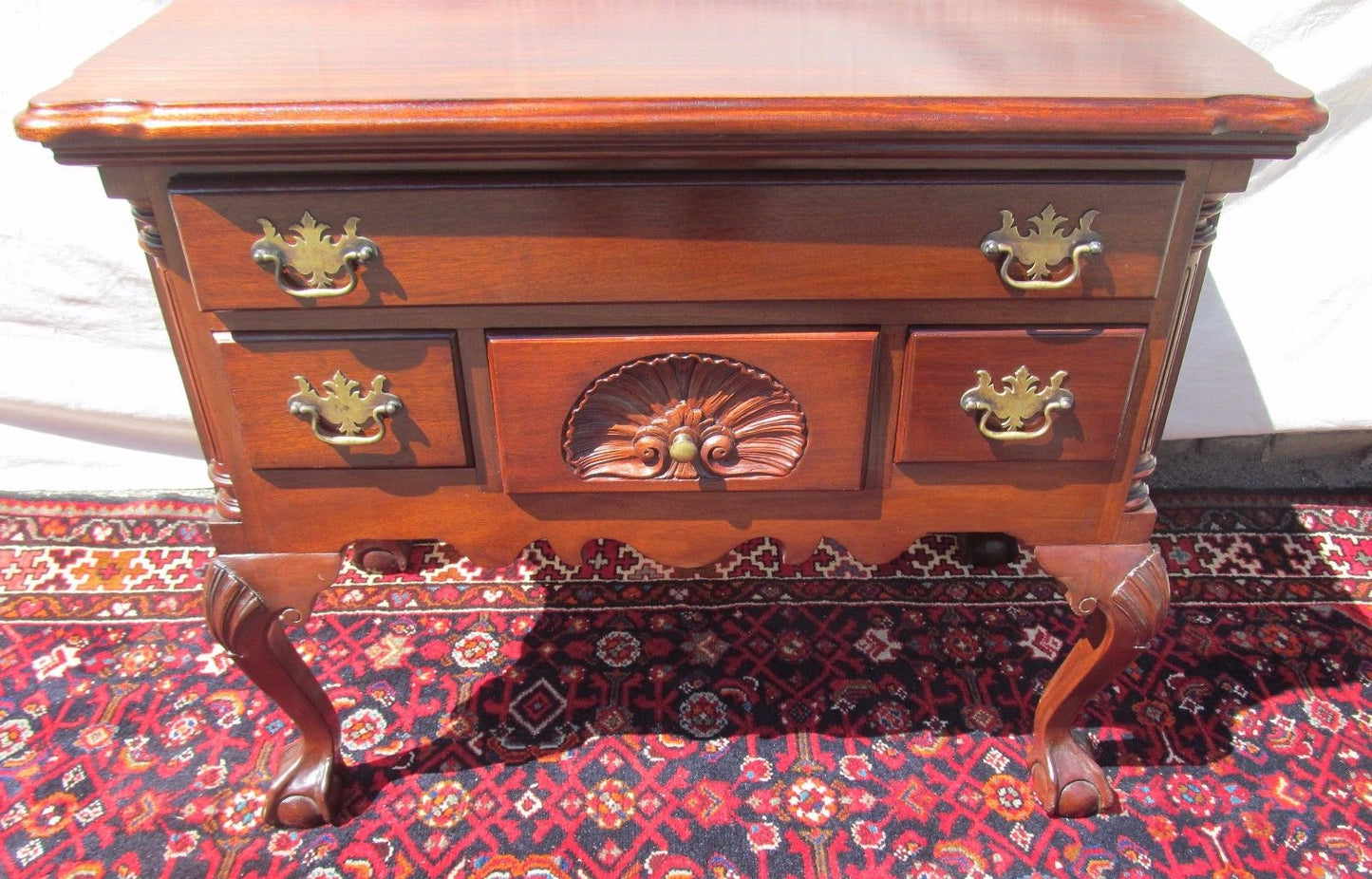 CHIPPENDALE MAHOGANY PHILADELPHIA STYLE SHELL CARVED CUSPID CORNER TOP LOWBOY
