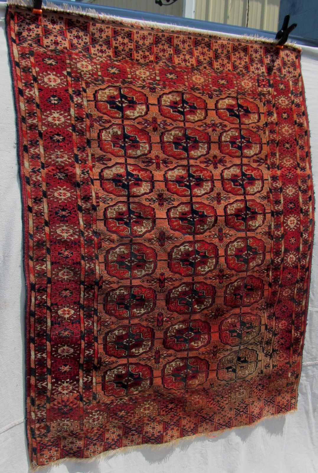 EXCELLENT ANTIQUE TEKKE BOHKARA ESTATE CARPET WITH SOFT MUTED COLORWAY