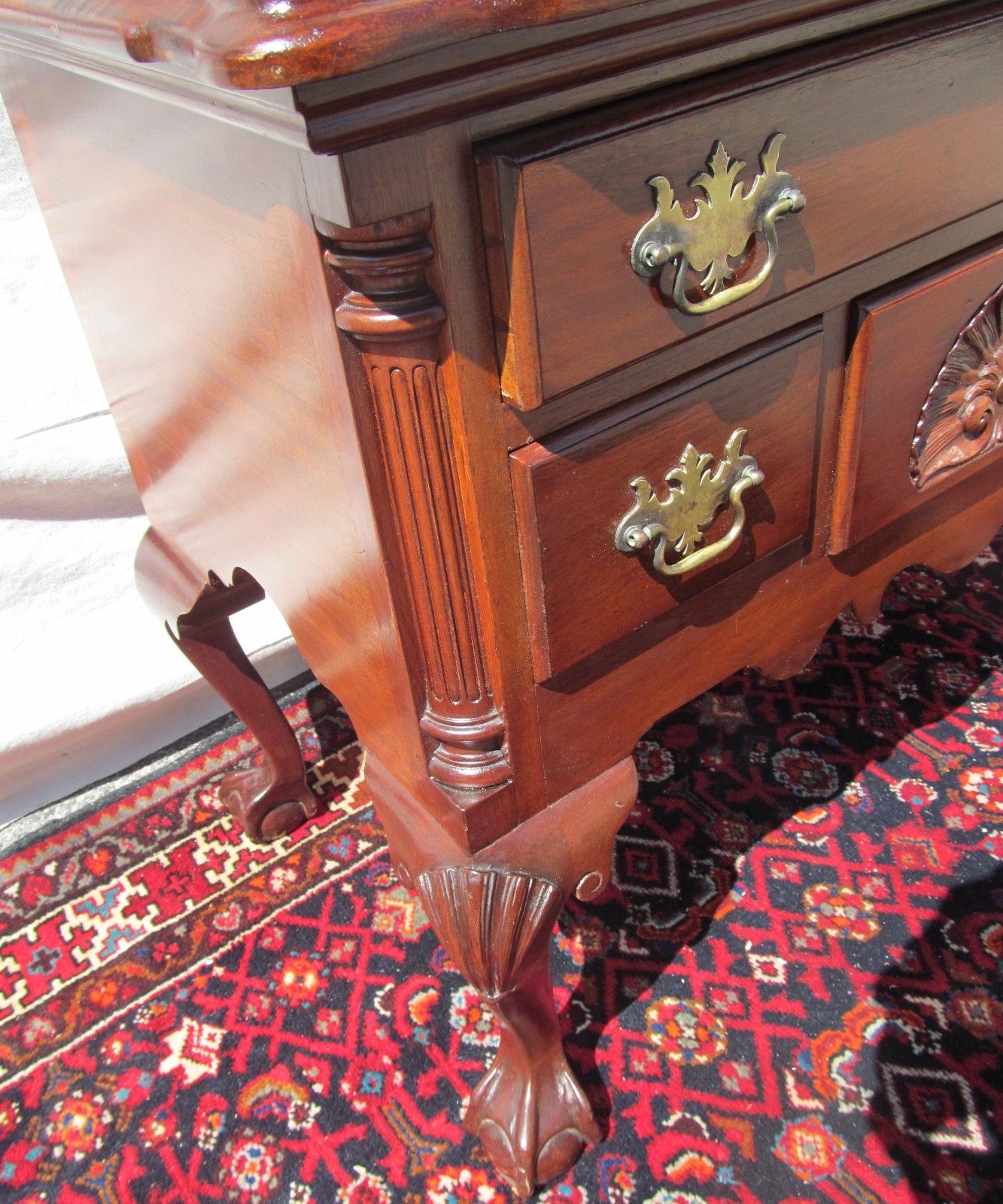 CHIPPENDALE MAHOGANY PHILADELPHIA STYLE SHELL CARVED CUSPID CORNER TOP LOWBOY