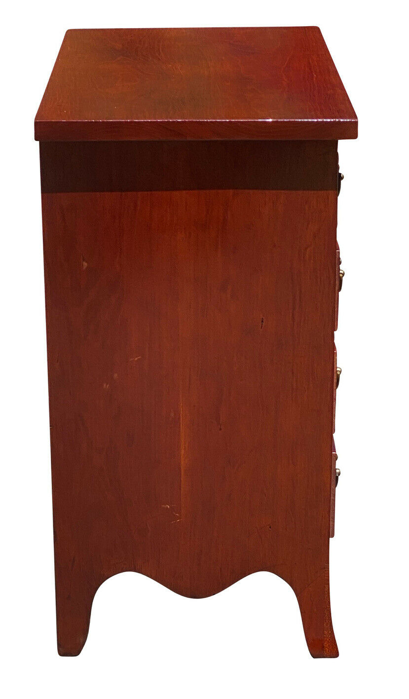 20TH C HEPPLEWHITE ANTIQUE STYLE CHERRY BACHELORS CHEST / NIGHTSTAND