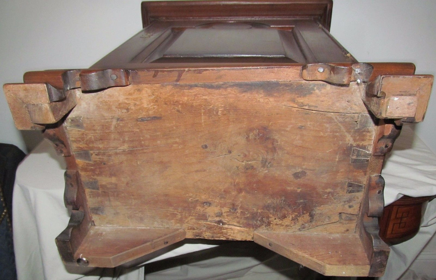 IMPORTANT 18TH CENTURY QUEEN ANNE PERIOD WALNUT SPICE CHEST WITH TOMBSTONE DOOR